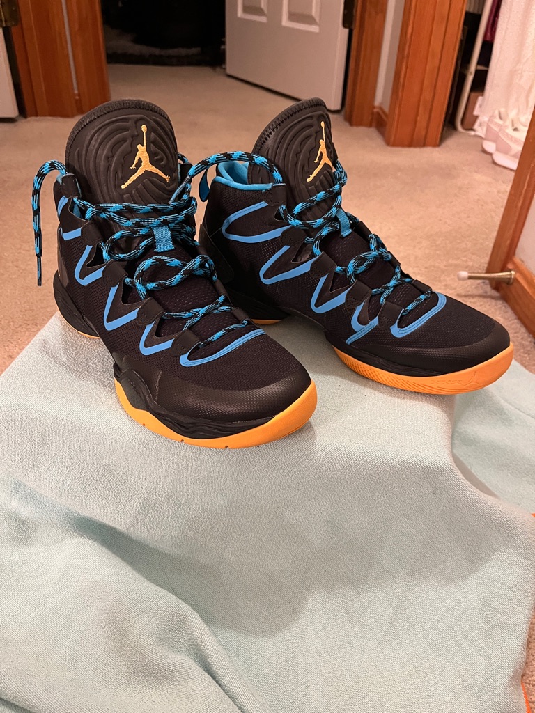 Air Jordan Xx8 Se In Color Way &acirc;Black Atomic Mango&acirc;